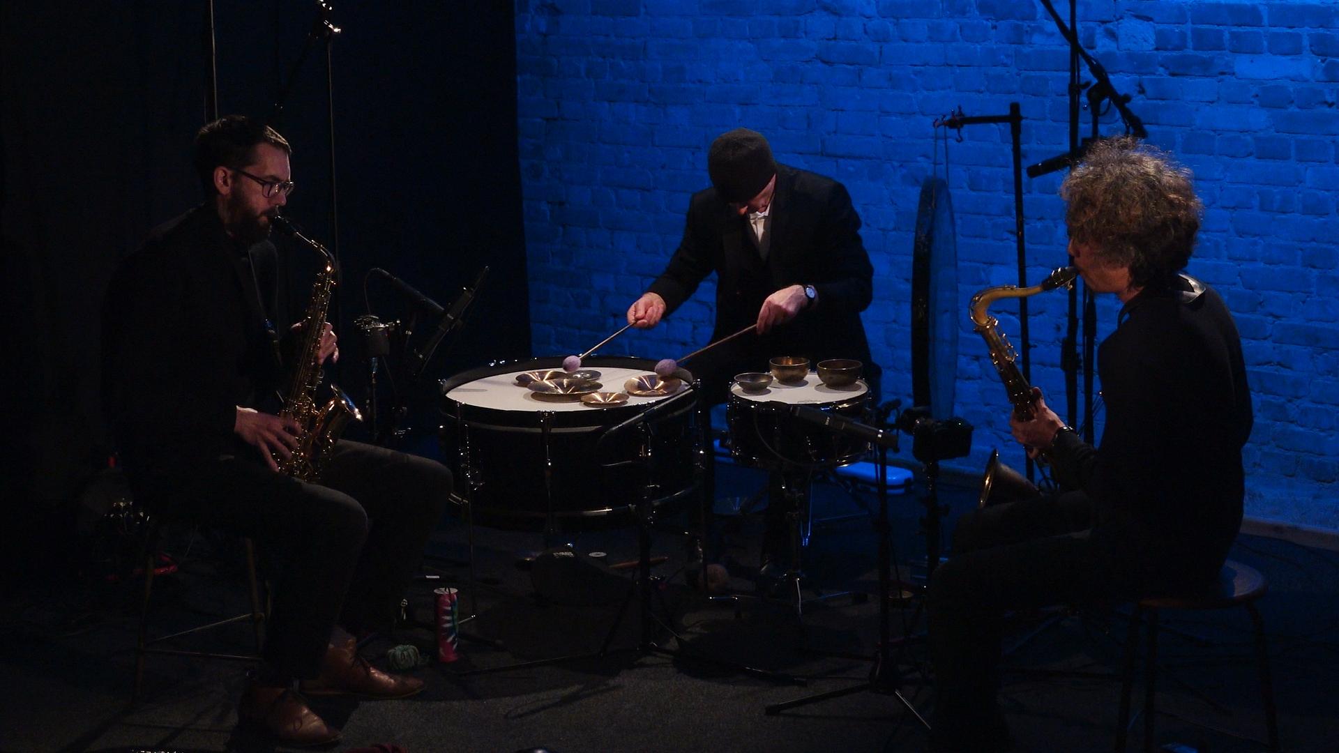 Flinn/Kim/Monchocé trio playing