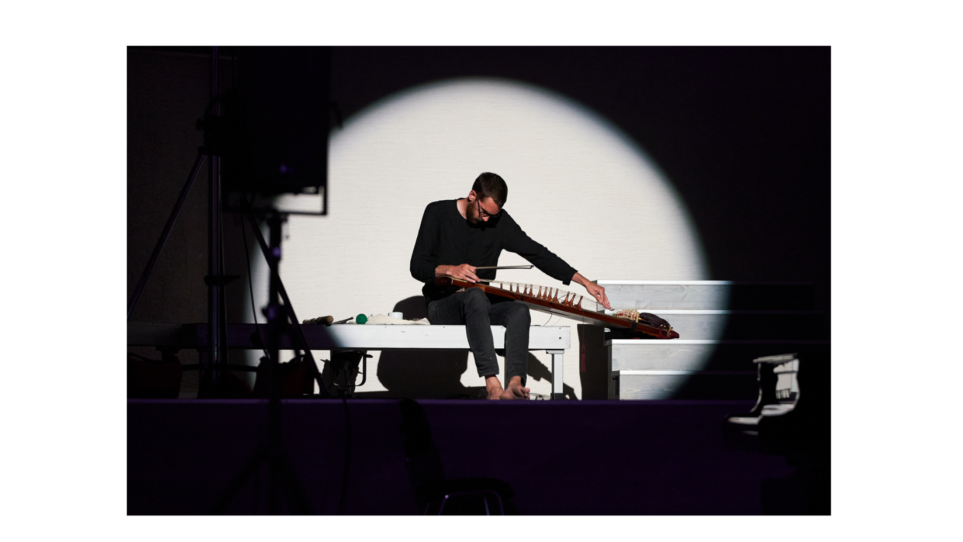 Sylvain Monchocé playing the gayageum