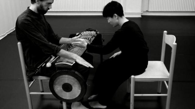 Yeosyl performance with the gayageum