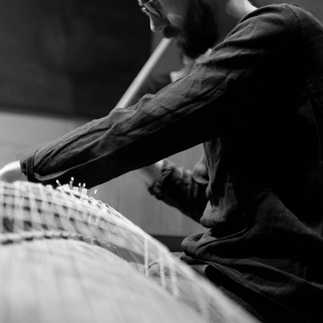Playing the gayageum at Marcel Hastir